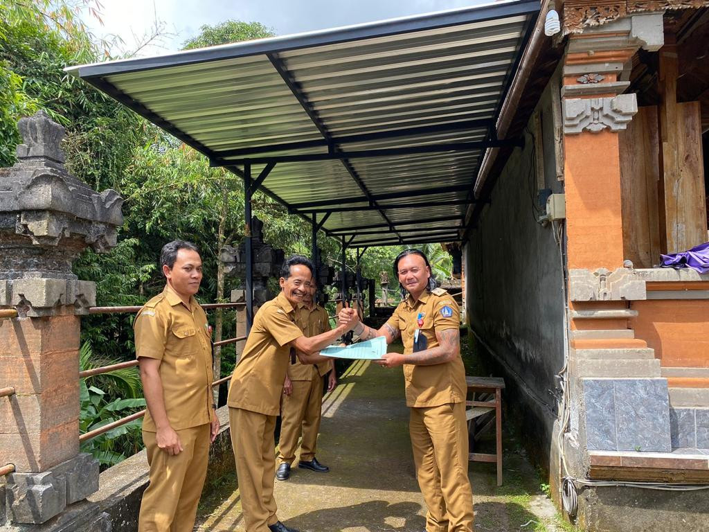 Serah Terima Rehab Balai Pesandekan ( Pengadaan Emped Kanopi) di Pura Penataran Sari Petang